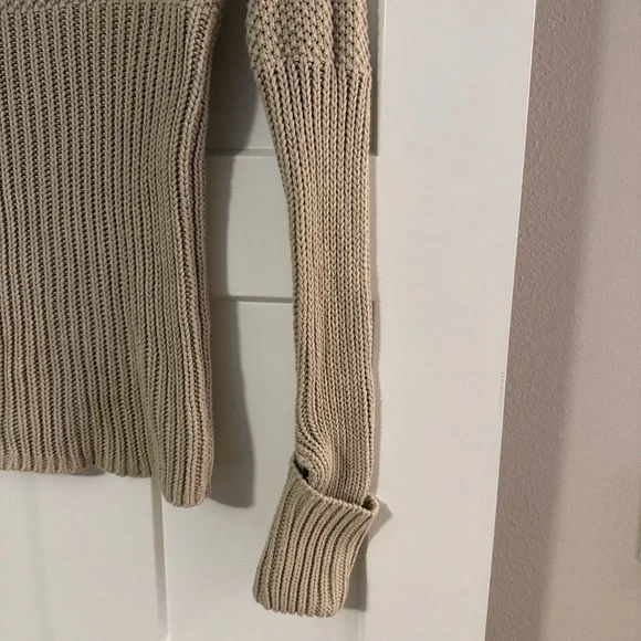 Gray Turtleneck sweater with cuff sleeves. - Picture 3 of 5